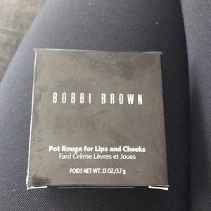 Makeup for cheeks and lips